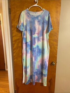 Tie-Dye Short Sleeve Midi Dress in Pastel Blue and Pink